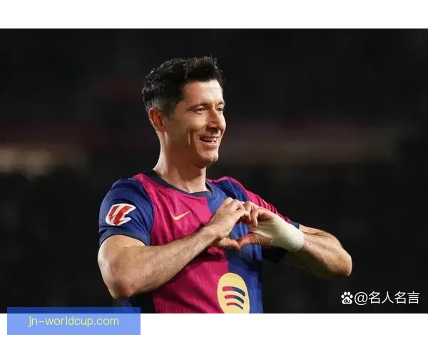 莱万多家俱乐部竞购五份正式报价引发转会热潮